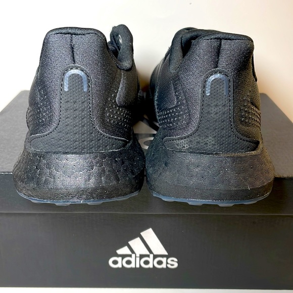 100% Textile Synthetics
Rubber
Lace-Up
Not Water Resistant - Picture 3 of 5